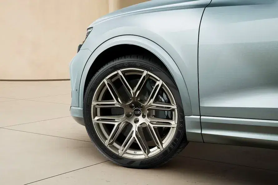 Audi RS Q8 image 5