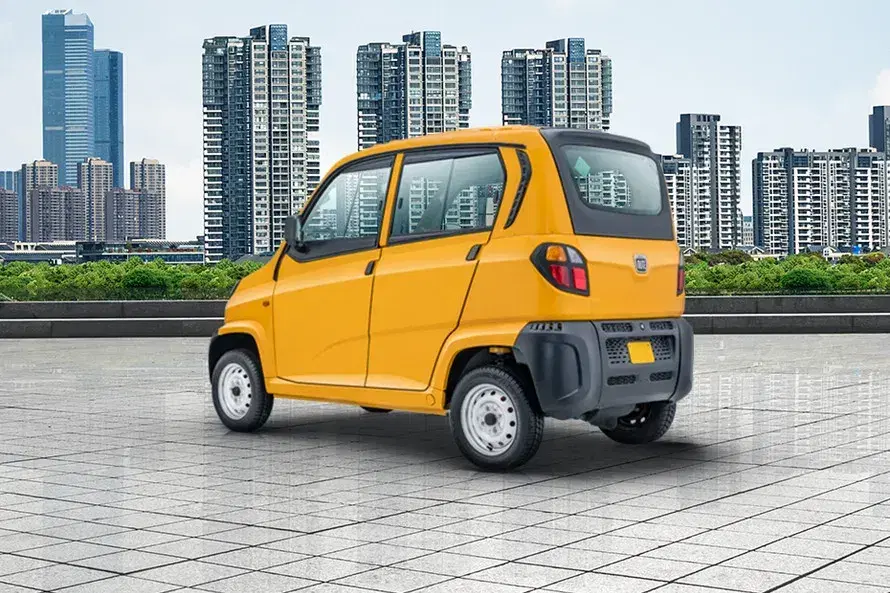 Bajaj Qute image 4