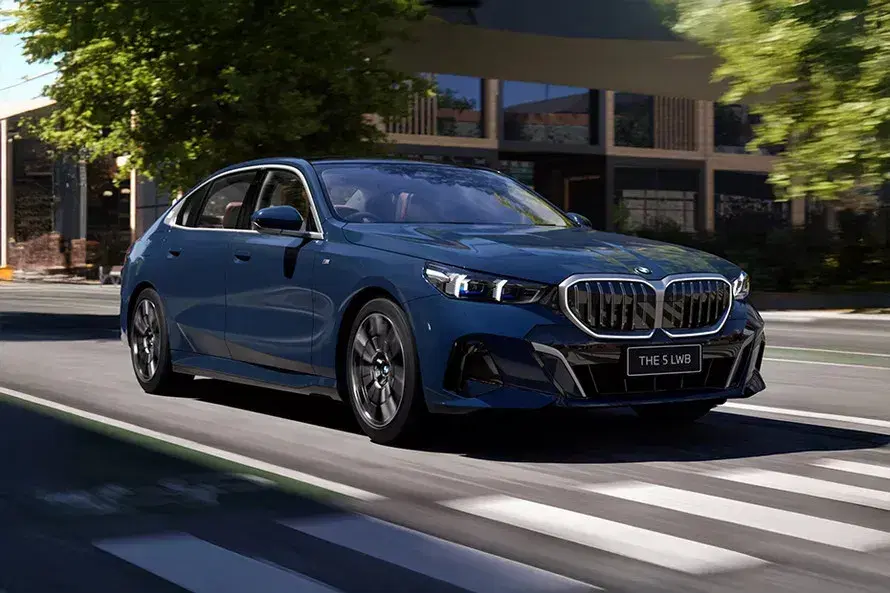 BMW 5 Series image 3