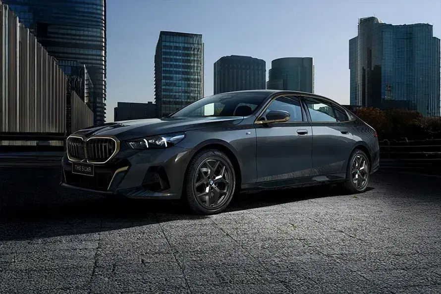 BMW 5 Series image 1