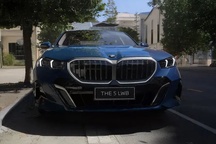 BMW 5 Series image 2