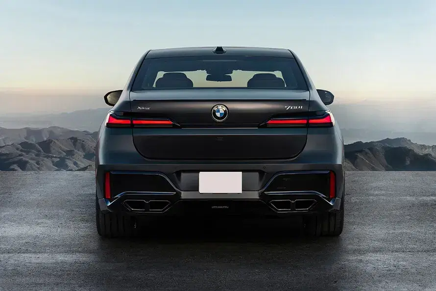bmw-7-series-rear-view-119-3.webp