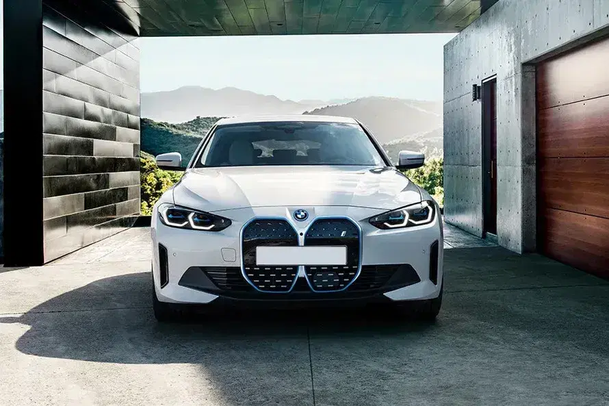 BMW i4 image 2