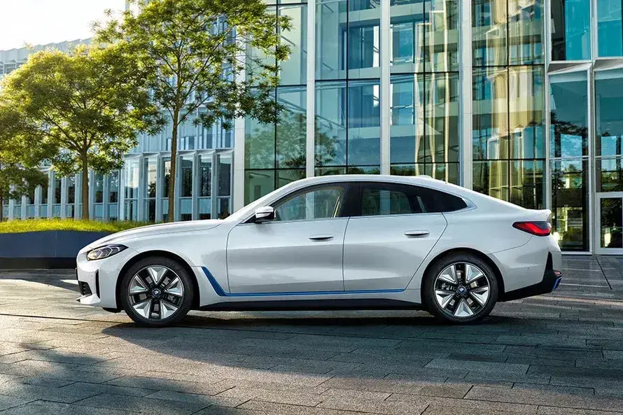 BMW i4 image 3