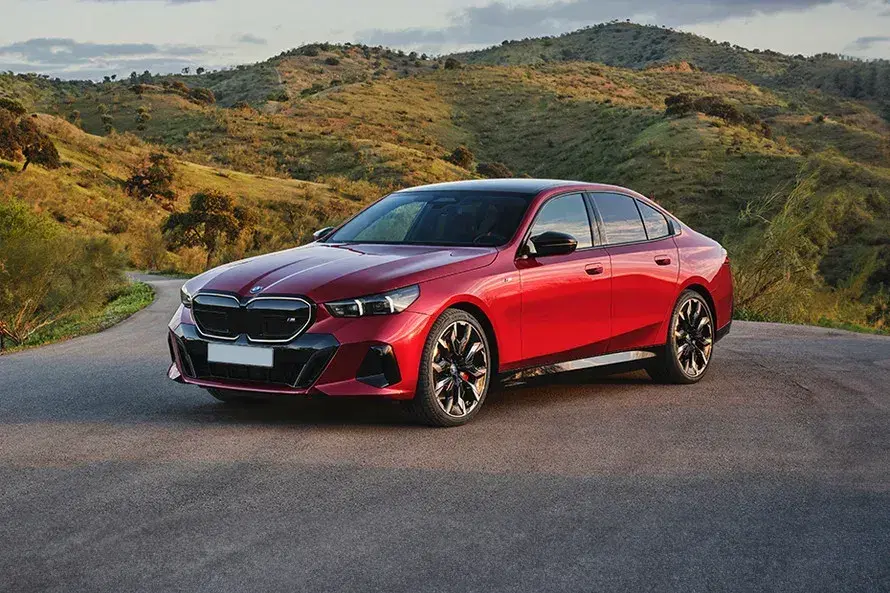 bmw-i5-front-left-side-47-1.webp