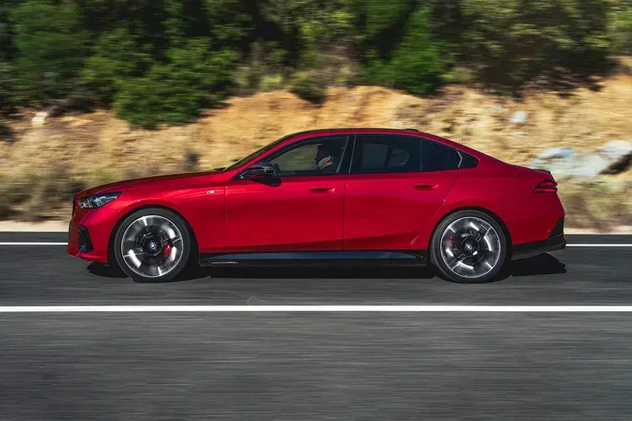 bmw-i5-side-view-left-90-3.webp