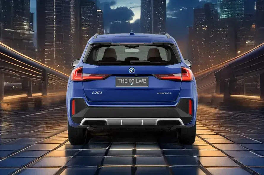 BMW iX1 image 5