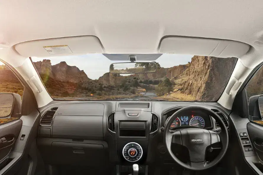 Isuzu Hi-Lander image 5