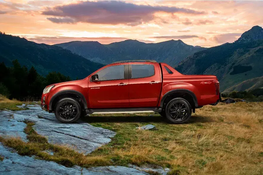 Isuzu V-Cross image 2