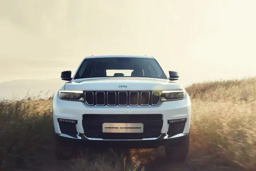 Jeep Grand Cherokee image 2