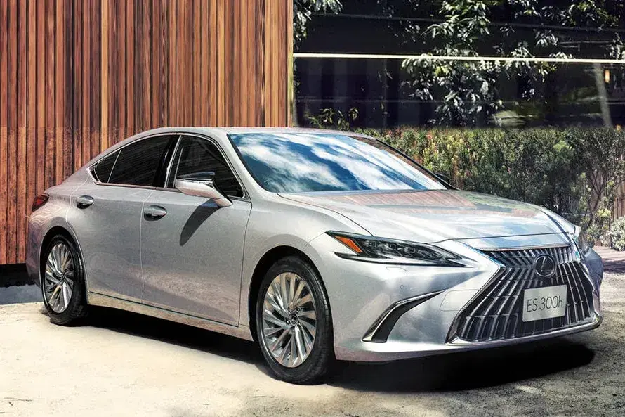 Lexus ES Electric image 4
