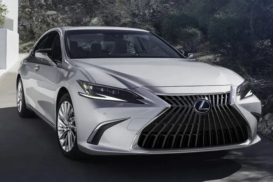Lexus ES Electric image 2