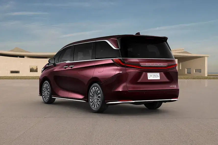Lexus LM image 3