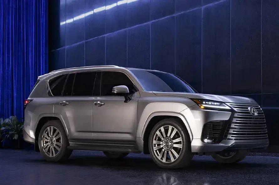 Lexus LX image 3