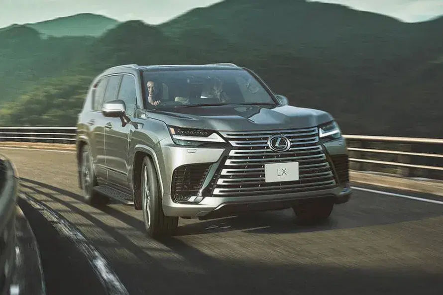 Lexus LX image 5