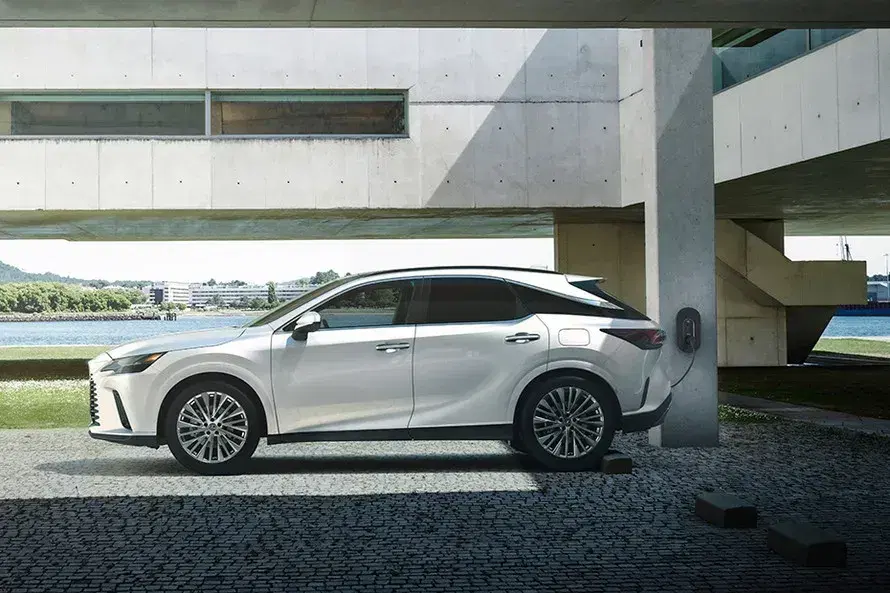 Lexus RX image 2