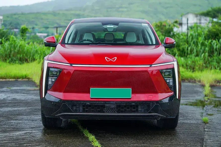 mahindra-xev-9e-front-view-118-2.webp