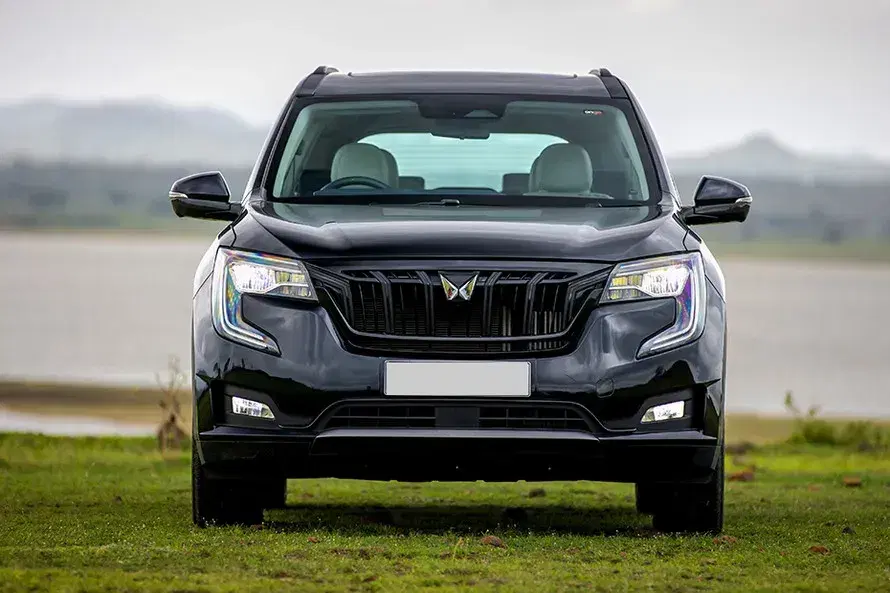 Mahindra XUV700 image 2