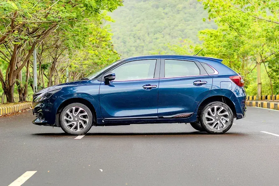 maruti-baleno-side-view-left-90-3.webp