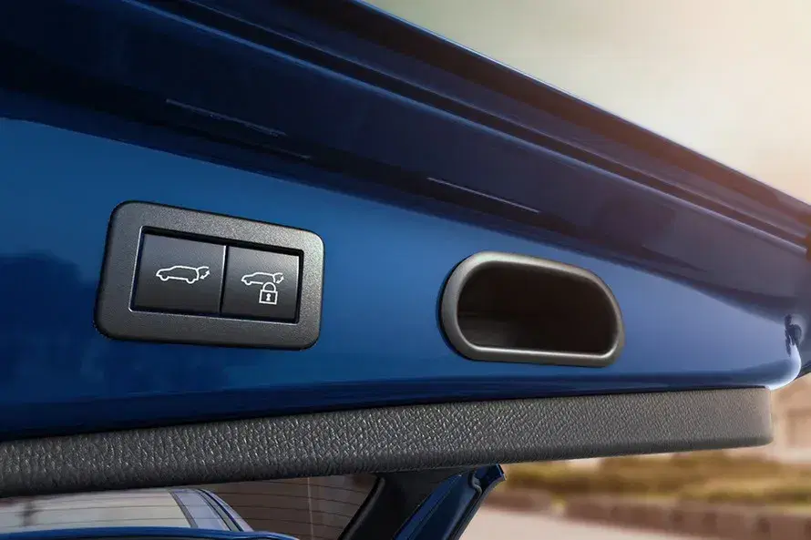 Maruti Invicto image 4