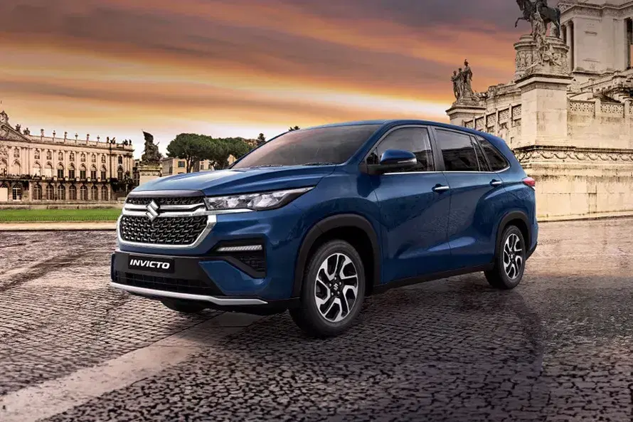 Maruti Invicto image 1