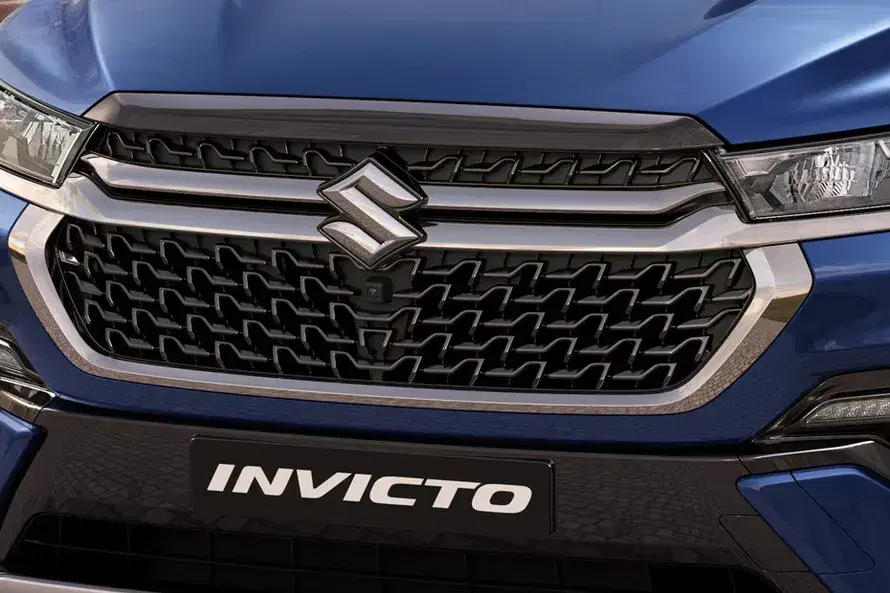 Maruti Invicto image 5