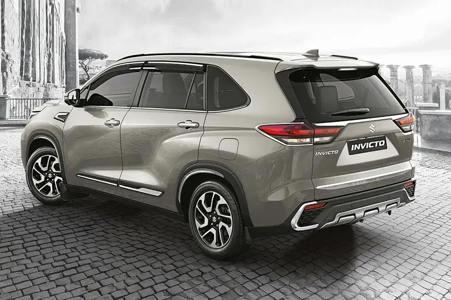 Maruti Invicto image 2