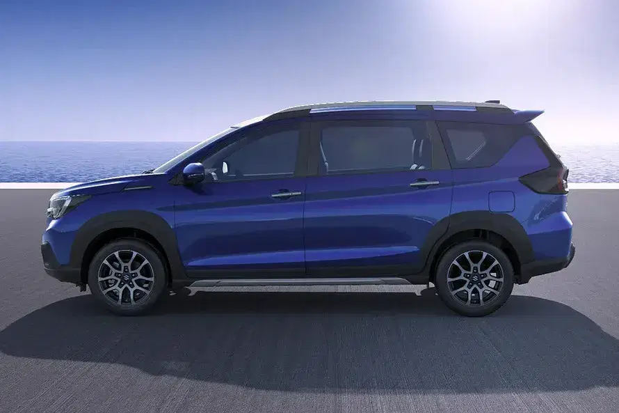 maruti-xl6-side-view-left-90-3.webp