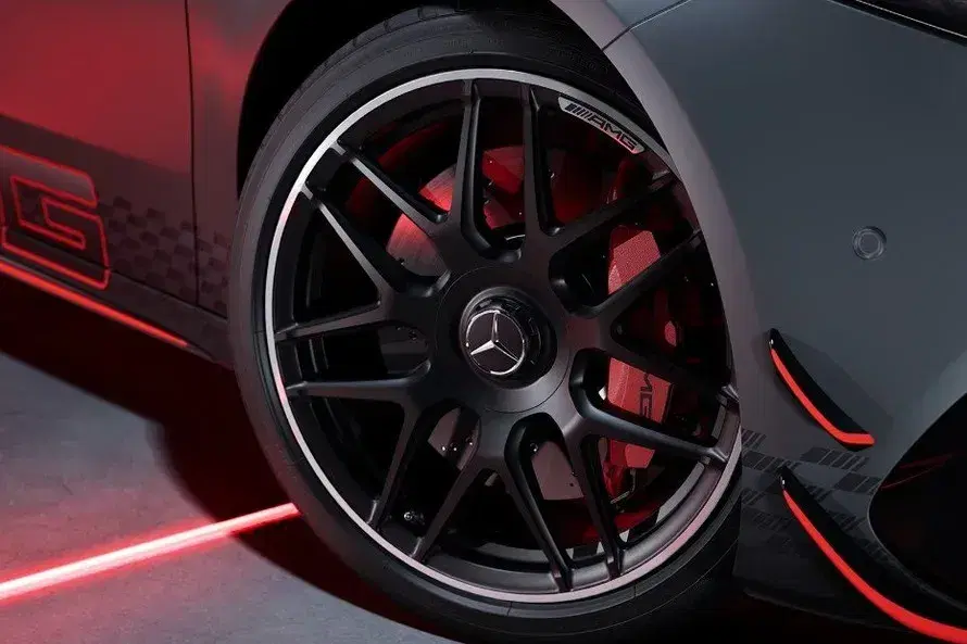 Mercedes-Benz AMG A 45 S image 5