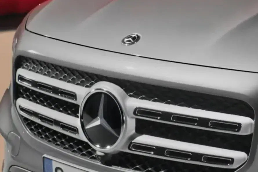 Mercedes-Benz GLB image 4