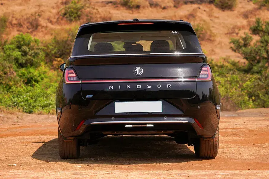mg-windsor-ev-rear-view-119-5.webp