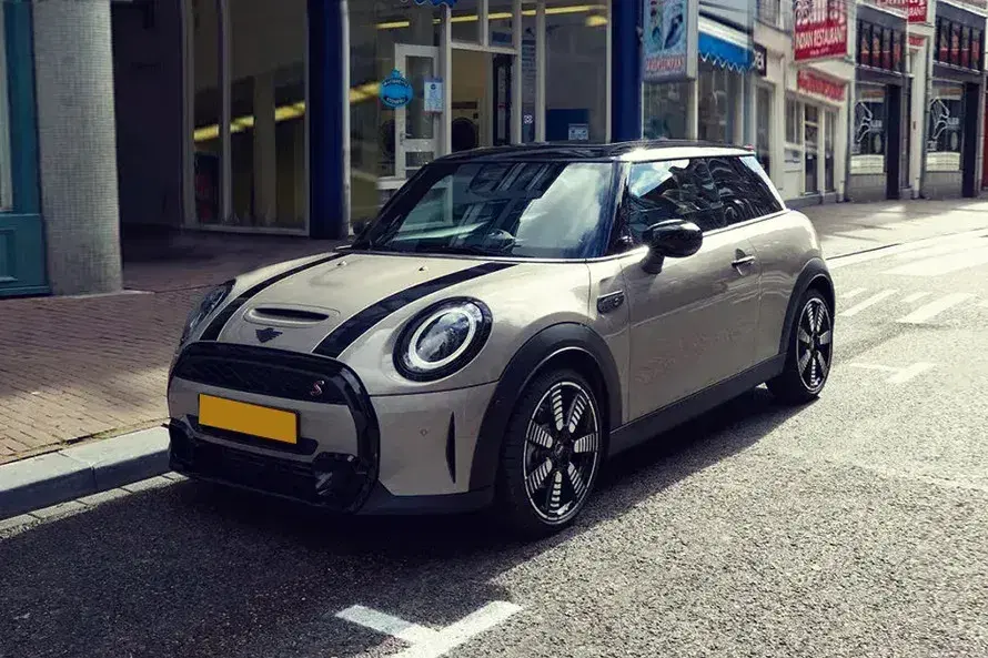 Mini Cooper 3 DOOR image 1
