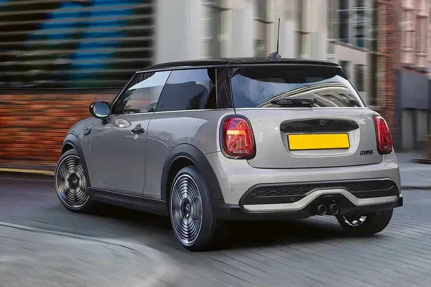Mini Cooper 3 DOOR image 4