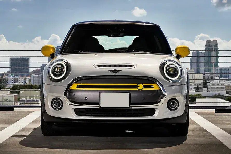 Mini Cooper SE image 2