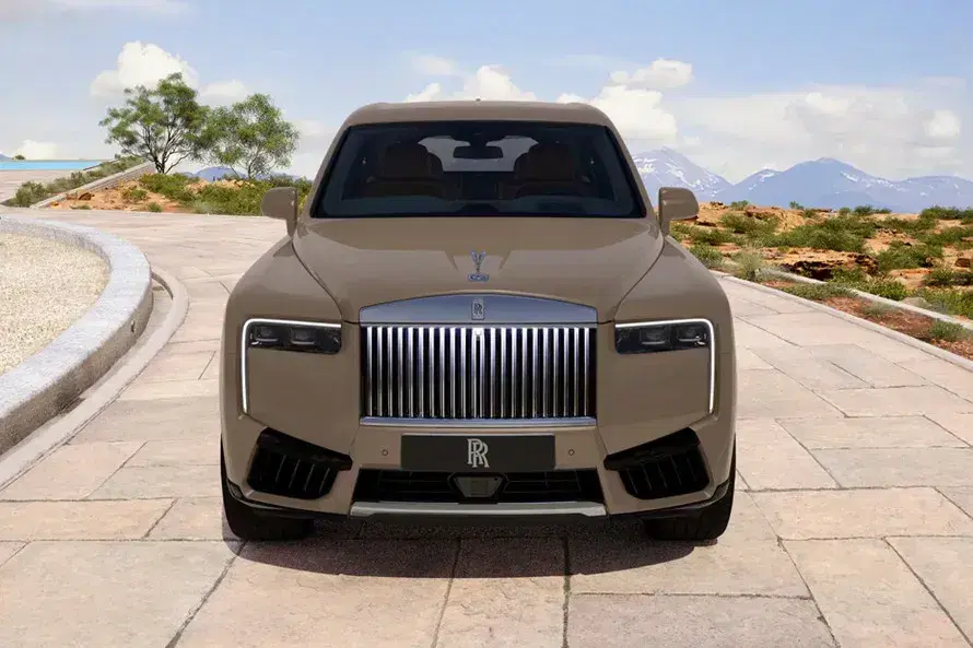 rolls-royce-cullinan-front-view-118-2.webp