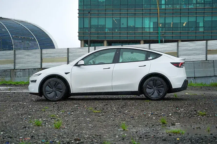 Tesla Model Y image 2