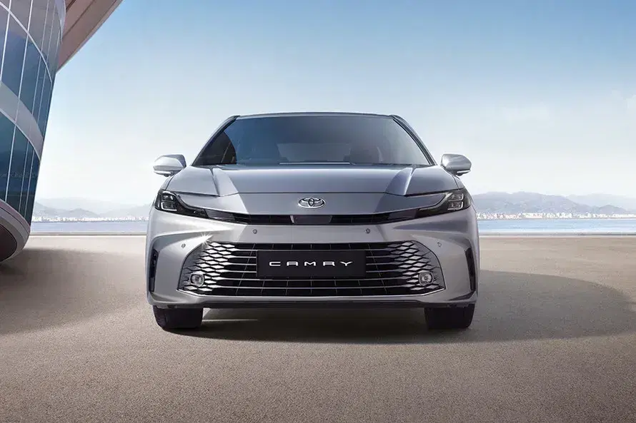 Toyota Camry image 2
