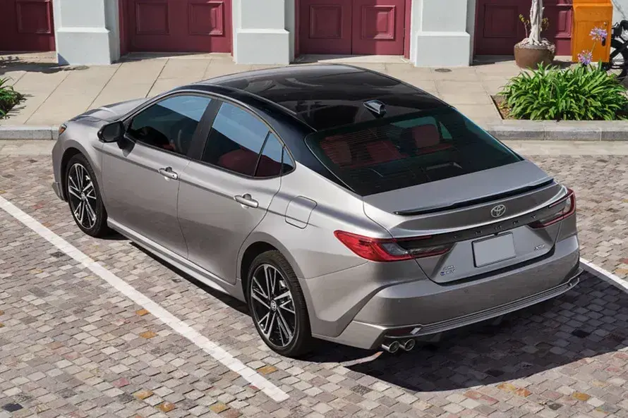 Toyota Camry image 4