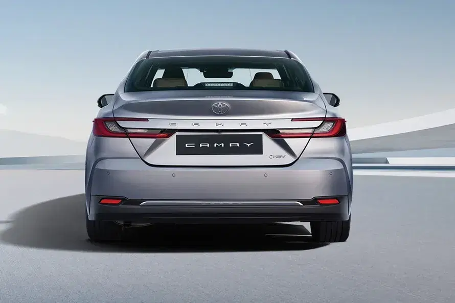 Toyota Camry image 5