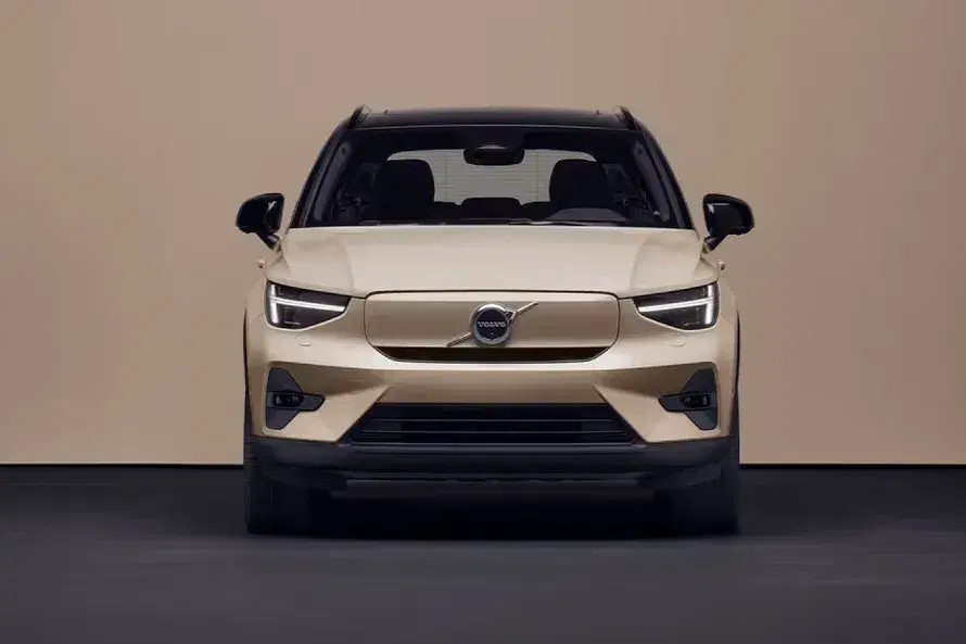 Volvo EX40 image 2