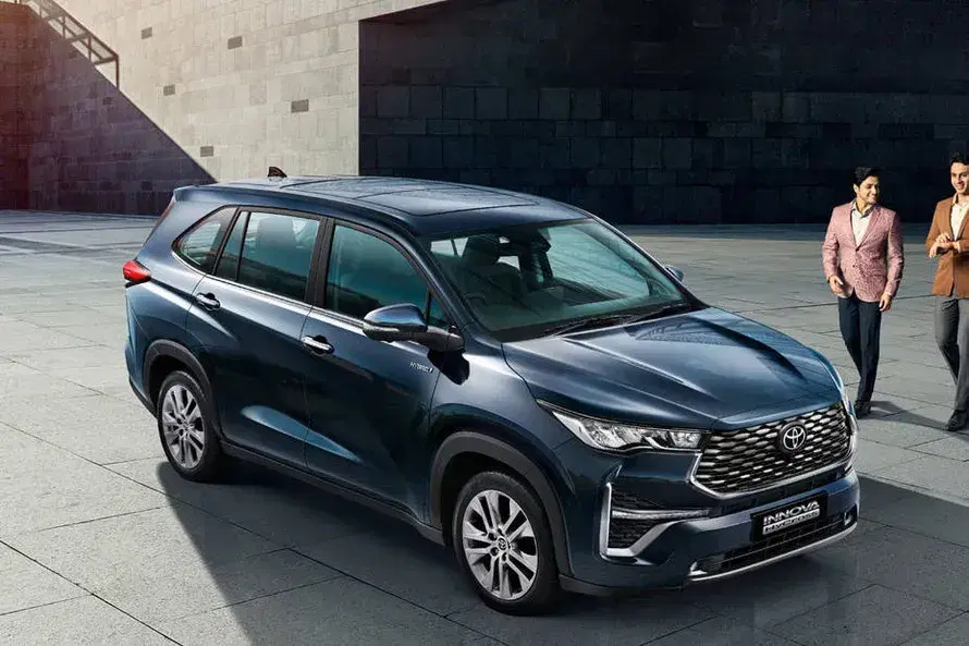 toyota-innova-hycross-exterior-image-165-5.webp